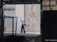 特利迦奥特曼在大庭广众下直接变身知道其真实身份的已多达4人