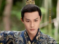 《镜·双城》开播，剧情拖沓引争议，李易峰撑起流量半边天？