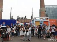 知乎在今年盐Club里开了个市集专门贩卖不可思议