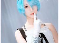 少女前线白棋皇后cosplay，如此可爱可别认为是持枪的雷姆喔