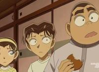 名柯1072话更新，柯南再现踢球名场面，“三小只”又引发漫迷争议