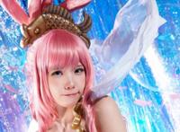 庆祝《海贼王》1000话，美少女COS漫画角色，薇薇公主太美