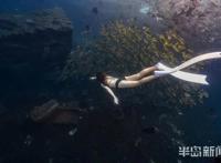 半岛聚焦丨今天我是你：女记者变身美人鱼，“变美”并不容易