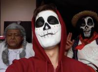 寻梦环游记变真人版，伊梅尔达容颜俏丽，突破次元壁