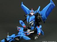 变形金刚《领袖之证》：变身战斗机的博派女汽车人-阿尔茜