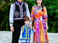 霍思燕晒民族风的全家福，让人大饱眼福！