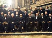 “我们终将毁于我们所热爱的东西”——重读《娱乐至死》