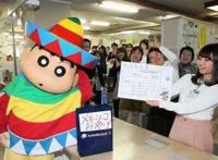 日本有座小城市，蜡笔小新一家就住在这里，到处都是蜡笔小新元素