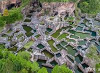 浙江三门有座蛇蟠岛，神秘的采石巨坑群，真实存在的海盗洞穴景区