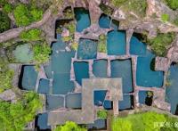 浙江三门有座蛇蟠岛，神秘的采石巨坑群，真实存在的海盗洞穴景区