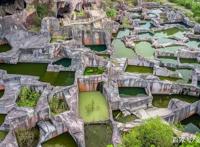 浙江三门有座蛇蟠岛，神秘的采石巨坑群，真实存在的海盗洞穴景区