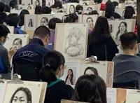 现实是二次元的写照，国内学校美术考试上热推！网友吐槽分数太低