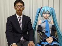 不顾一切将初音未来娶回家的男子，看到现状，网友纷纷表示：酸了