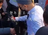 在南京cos“东京卍会”被要求当街脱掉，大爷大妈们做错了吗？