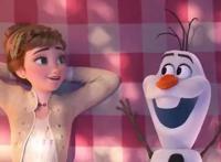 《冰雪奇缘》第一部有童趣，但第二部却像恐怖片？实则是大进步