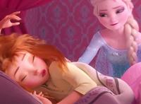 《冰雪奇缘》第一部有童趣，但第二部却像恐怖片？实则是大进步