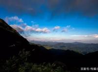 宫崎骏动漫般的，晴天，阴天，下雨天