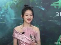 赵丽颖直播，参加《寻龙传说》晚宴生图好美，谈配音难度引好奇心