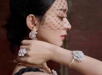 《时尚芭莎》公众号发布赵丽颖采访：且温柔，且坚定