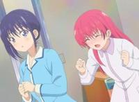 男主和两位女朋友共同生活，动漫剧情变得奇怪起来