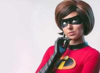 来自动画当中的美丽女角，经真人扮演后为之惊艳！