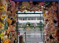 三里屯这家网红抓娃娃店重装开业，他们冒雨都要去！