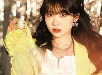 赖美云开启云端游乐园生日会波浪卷发搭配小西装复古潮流