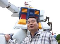 日本74岁理发师建“高达乐园”！网友：有什么意义，当废铁卖？