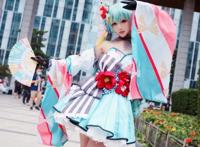 初音未来Cos，史上最敷衍和最精致Cos，粉丝：可以全都要吗？