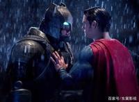 《蝙蝠侠大战超人》，两个光明之子的冲突