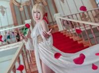 Fate：尼禄睡衣cos，修长玉腿堪比模特，网友：吾王也没这么美吧