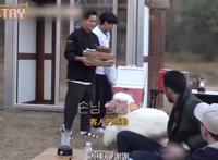 《尹STAY》崔宇植为素食客人准备食物，这1细心举动获网友大赞