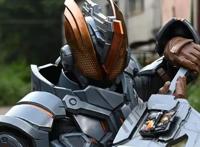 假面骑士圣刃第三话：圣刃彼得潘形态吃瘪，五骑持巨剑而来！