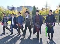 假面骑士圣刃剧场版追加：芽依黑丝极为瞩目，六大剑士决战仁叔！