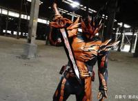 假面骑士圣刃：34话大混战，仁叔回归KO全场