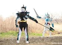 假面骑士圣刃：34话大混战，仁叔回归KO全场