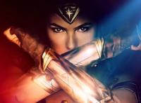 瘦版的神奇女侠被国人演绎成了“站街女”，原版DC女武神有锁骨？