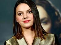 《金刚狼3》小萝莉15岁了！近日喊话愿回归漫威，网友直呼认不出