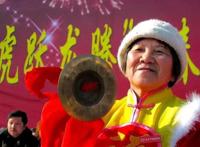 天生乐天派，爱过节，爱热闹是性情所致