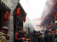 天生乐天派，爱过节，爱热闹是性情所致