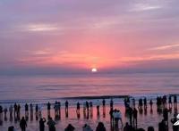 日照两位市民代表敲响新年的钟声聆听新年的祝福