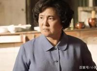 外滩钟声：小滑稽叔叔和胖姨得到曼莉的祝福，小滑稽叔叔求婚浪漫