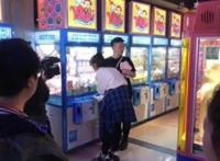 当着观众面亲吻沈梦辰，粉丝偶遇问好却被无视，海涛被指摆架子？