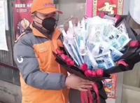 情人节的单身狗们不如找二次元拯救