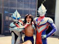 迪迦奥特曼25年前幕后花絮流出，迪迦竟有A4腰，身材完虐邪恶迪迦