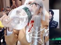 腐团儿新cos太美，她拿起“水杯”那一刻观众慌了：仙女毁了