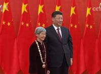 园南小学“红领巾”致敬樊锦诗奶奶