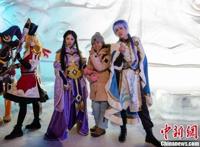 哈尔滨举办冰雪动漫节coser演绎《王者荣耀》英雄