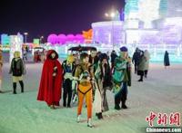 哈尔滨举办冰雪动漫节coser演绎《王者荣耀》英雄