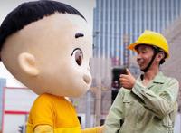 电影“新大头儿子”4“完美爸爸”特辑大手牵小手温情致礼父亲节